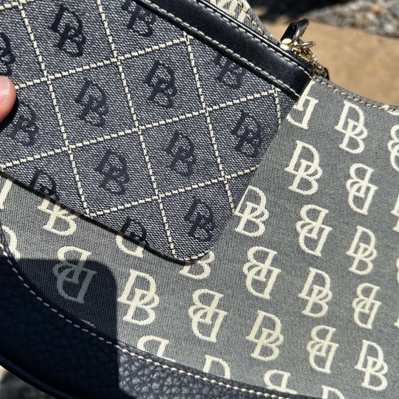 Dooney & Bourke vintage medium hobo with wristlet! - Picture 15 of 15